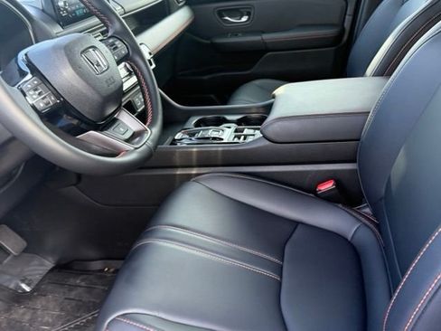 Used 2025 Honda Pilot TrailSport image 11