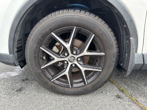 Used 2016 Toyota RAV4 SE FWD image 10