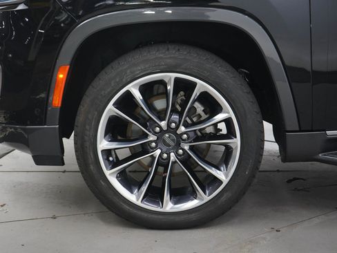 Used 2022 Jeep Wagoneer Series II w/ Premium Group I AWD/4WD image 31