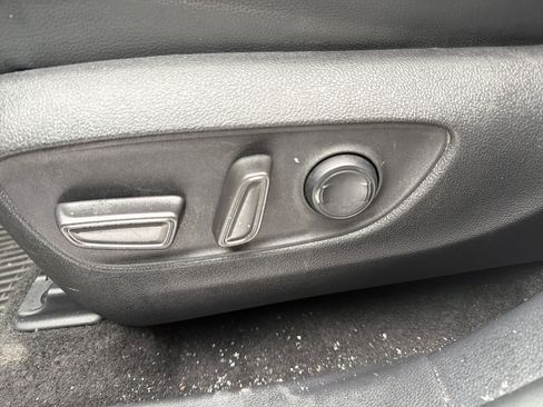 Used 2023 Toyota Highlander XLE image 11