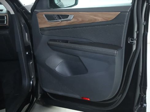 Used 2024 Volkswagen Atlas SE AWD/4WD image 33