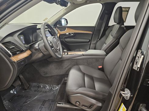 Certified 2025 Volvo XC90 B6 Plus w/ Protection Package Premier image 8