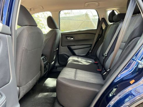 Used 2025 Nissan Rogue SV FWD image 27