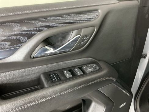Used 2023 GMC Yukon XL Denali AWD/4WD image 13