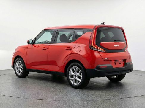 Used 2025 Kia Soul LX w/ LX Technology Package FWD image 6