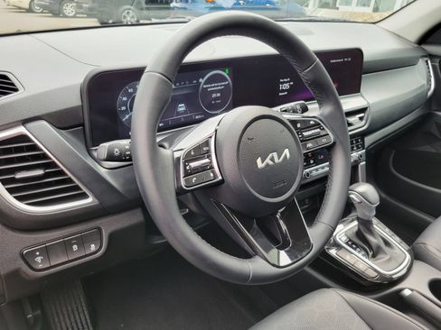 Certified 2024 Kia Seltos EX AWD/4WD image 11