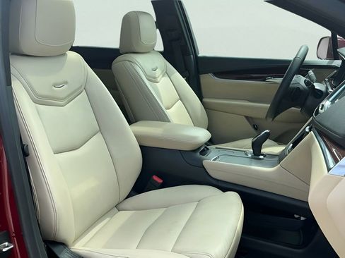 Used 2017 Cadillac XT5 Luxury w/ Driver Awareness Package image 16