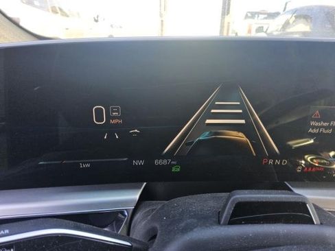 Used 2024 Cadillac Lyriq Luxury RWD image 18