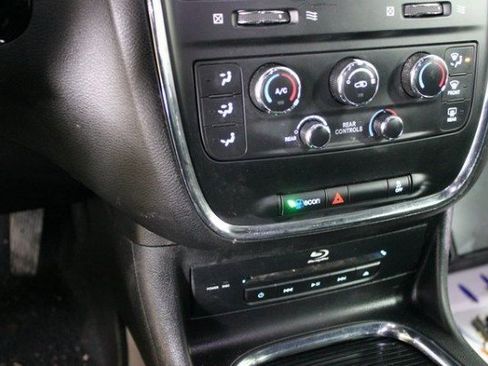 Used 2019 Dodge Grand Caravan SXT image 18