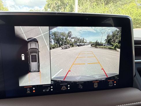 Used 2023 Chevrolet Suburban High Country w/ Advanced Technology Package RWD image 28