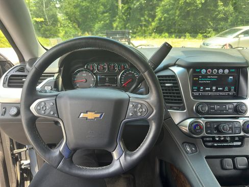 Used 2016 Chevrolet Suburban LT w/ Luxury Package AWD/4WD image 3
