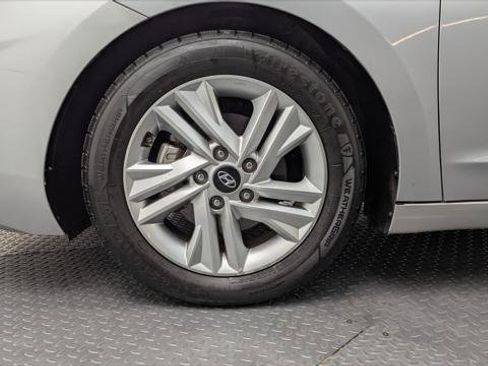 Used 2020 Hyundai Elantra SEL image 31