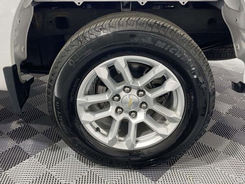 Used 2024 Chevrolet Silverado 1500 LT AWD/4WD image 7