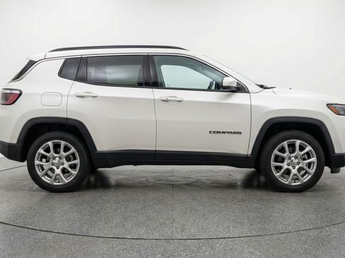 Used 2025 Jeep Compass Limited AWD/4WD image 11