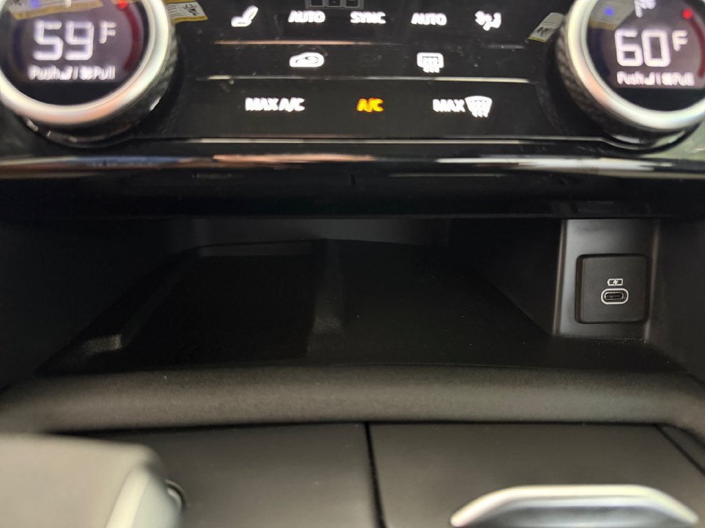 Used 2024 Land Rover Discovery Dynamic SE AWD/4WD image 29