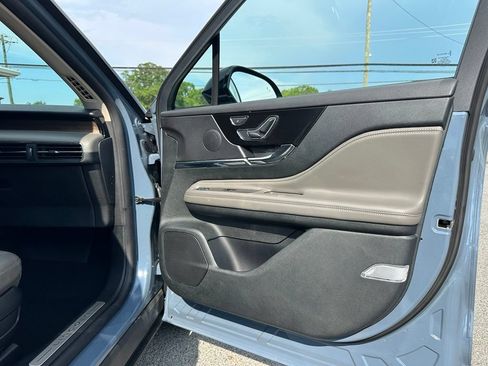 Used 2025 Lincoln Corsair Reserve FWD image 19