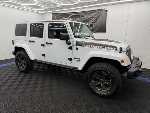 Used 2017 Jeep Wrangler Unlimited Rubicon AWD/4WD image 2