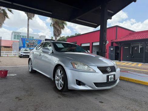 Used 2006 Lexus IS 250 w/ Preferred Accessory Pkg RWD image 2