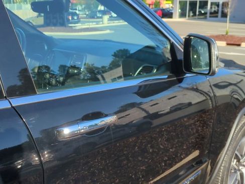 Used 2021 Jeep Grand Cherokee Limited AWD/4WD image 9
