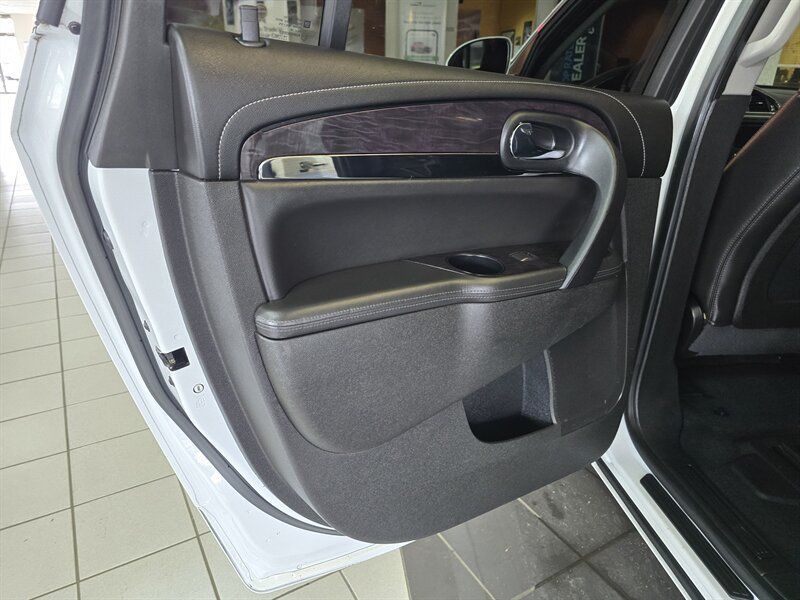 Used 2017 Buick Enclave Leather AWD/4WD image 9