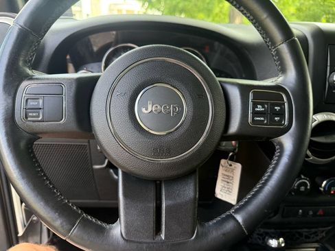 Used 2015 Jeep Wrangler Unlimited Sahara AWD/4WD image 19