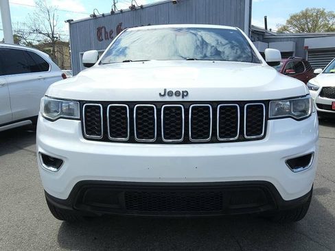Used 2018 Jeep Grand Cherokee Laredo AWD/4WD image 2