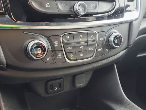 Certified 2023 Chevrolet Traverse LT FWD image 33
