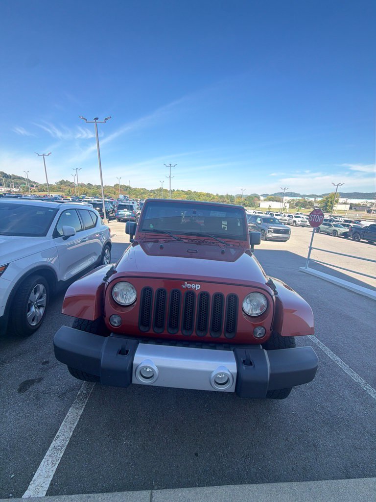 Used 2014 Jeep Wrangler Unlimited Sahara w/ Connectivity Group AWD/4WD image 13