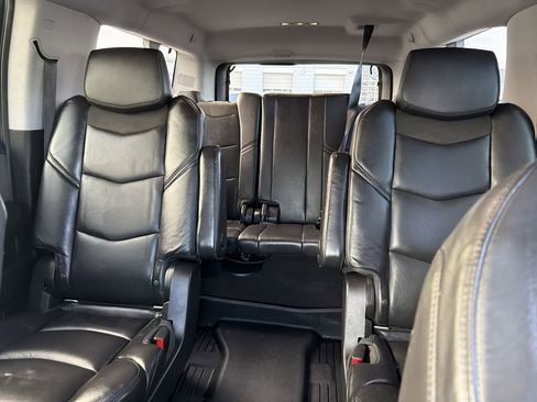 Used 2018 Cadillac Escalade ESV Luxury image 20