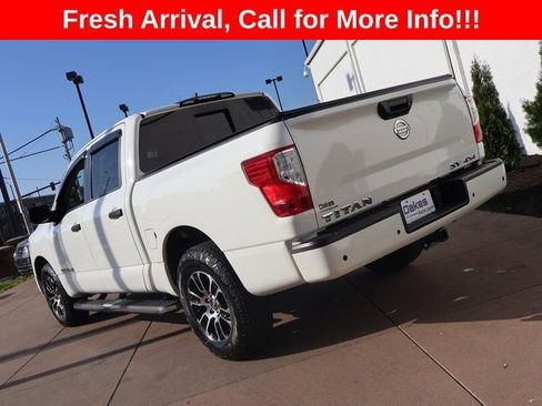 Used 2022 Nissan Titan SV AWD/4WD image 3