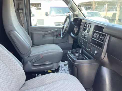 Used 2018 Chevrolet Express 2500 w/ Driver Convenience Package RWD image 18