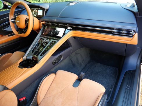 Used 2024 Aston Martin DB12 Coupe RWD image 7
