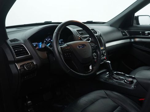 Used 2017 Ford Explorer XLT w/ Equipment Group 202A image 17