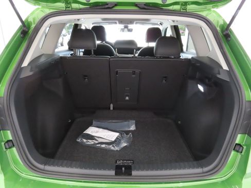 New 2025 Volkswagen Taos SE image 24