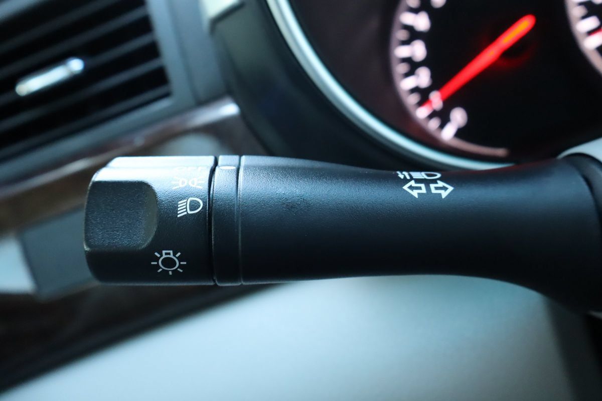 Used 2014 Nissan Quest S FWD image 30