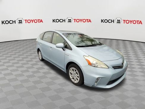 Used 2013 Toyota Prius V Three image 4