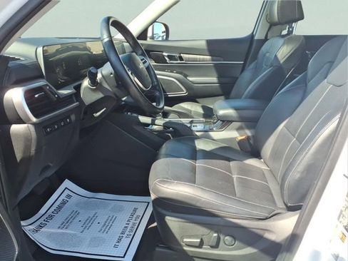 Used 2024 Kia Telluride EX w/ EX Captain's Chair Package FWD image 19