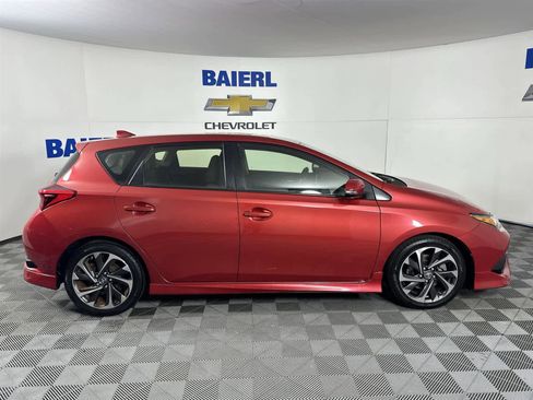 Used 2018 Toyota Corolla iM image 6