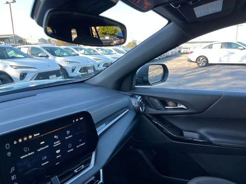 Used 2025 Chevrolet Equinox LT image 35