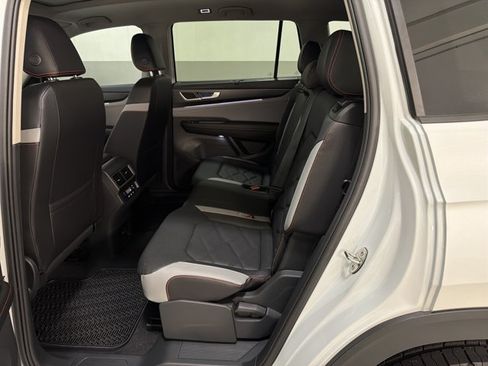 Certified 2026 Volkswagen Atlas Peak Edition AWD/4WD image 22