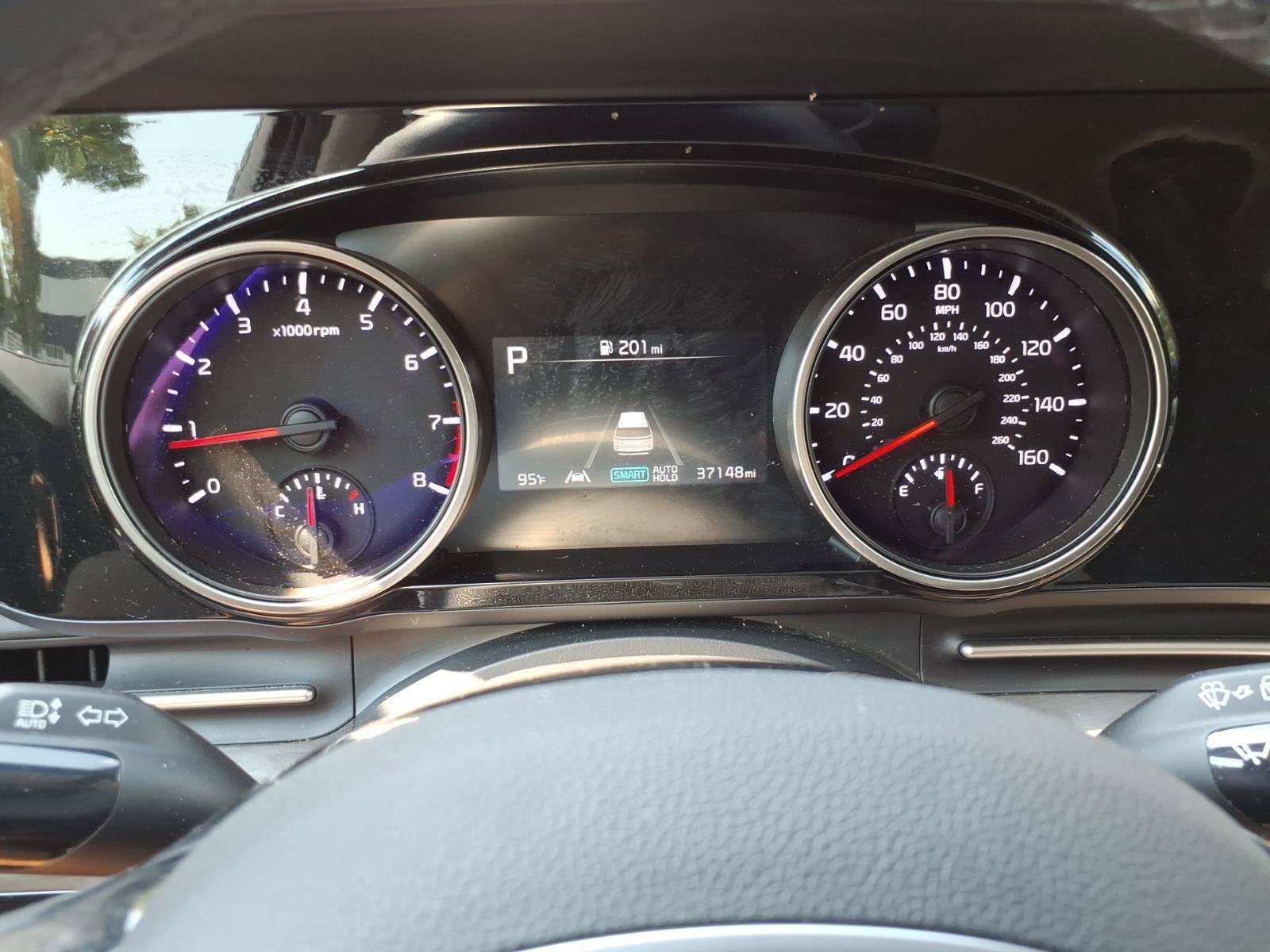 Used 2024 Kia Carnival EX FWD image 13