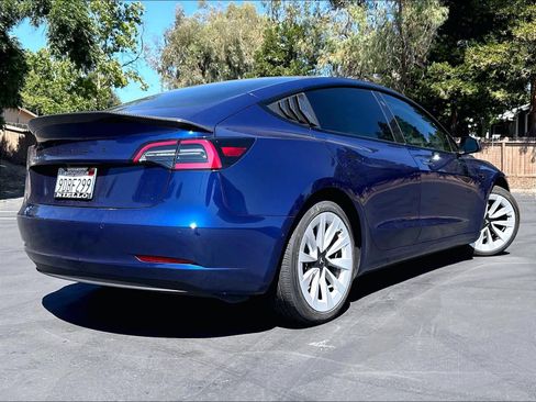 Used 2022 Tesla Model 3 RWD image 2