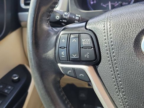 Used 2019 Toyota Highlander XLE FWD image 9