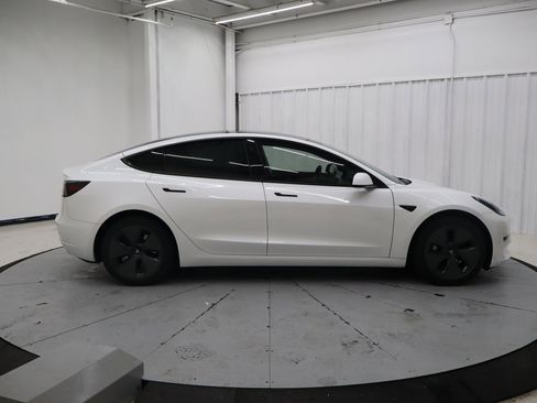 Used 2023 Tesla Model 3 Standard Range image 2
