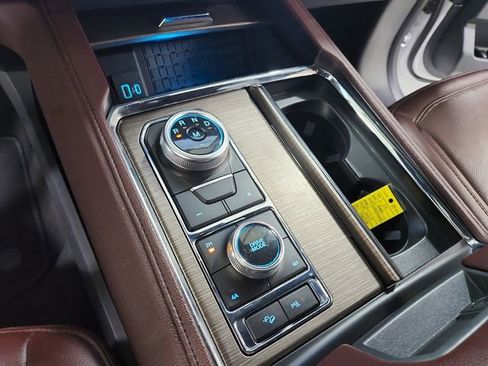 Used 2024 Ford Expedition Limited image 30