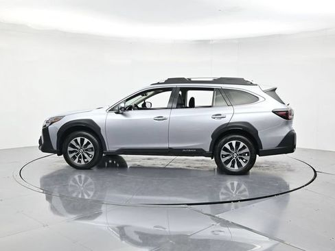 Used 2025 Subaru Outback Touring AWD/4WD image 8