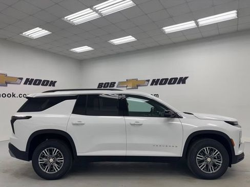 New 2026 Chevrolet Traverse LT w/ Driver Confidence Package FWD image 4