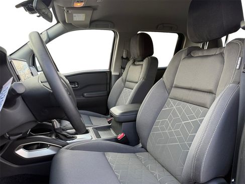 Certified 2025 Nissan Frontier SV image 9