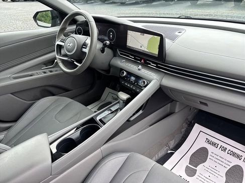 Used 2023 Hyundai Elantra SEL w/ Convenience Package FWD image 12