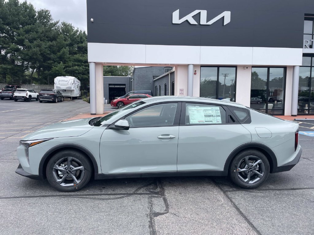 New 2026 Kia K4 FWD image 2